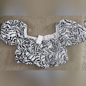 Puff sleeve Crop top. Zebra print